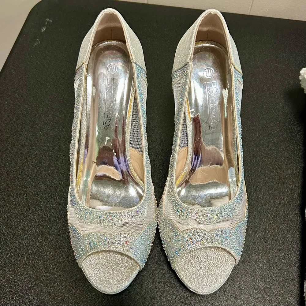 Hot Tomato Sz 7 Silver Glitter High Heels EUC - Picture 6 of 12